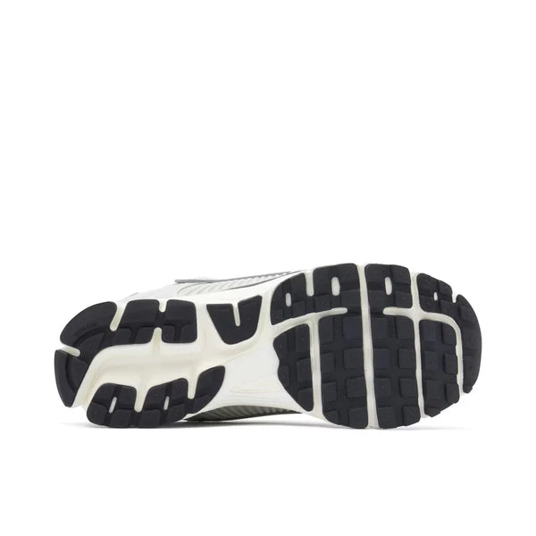Nike Zoom Vomero 5 Silver® - Importadas