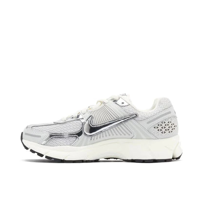 Nike Zoom Vomero 5 Silver® - Importadas
